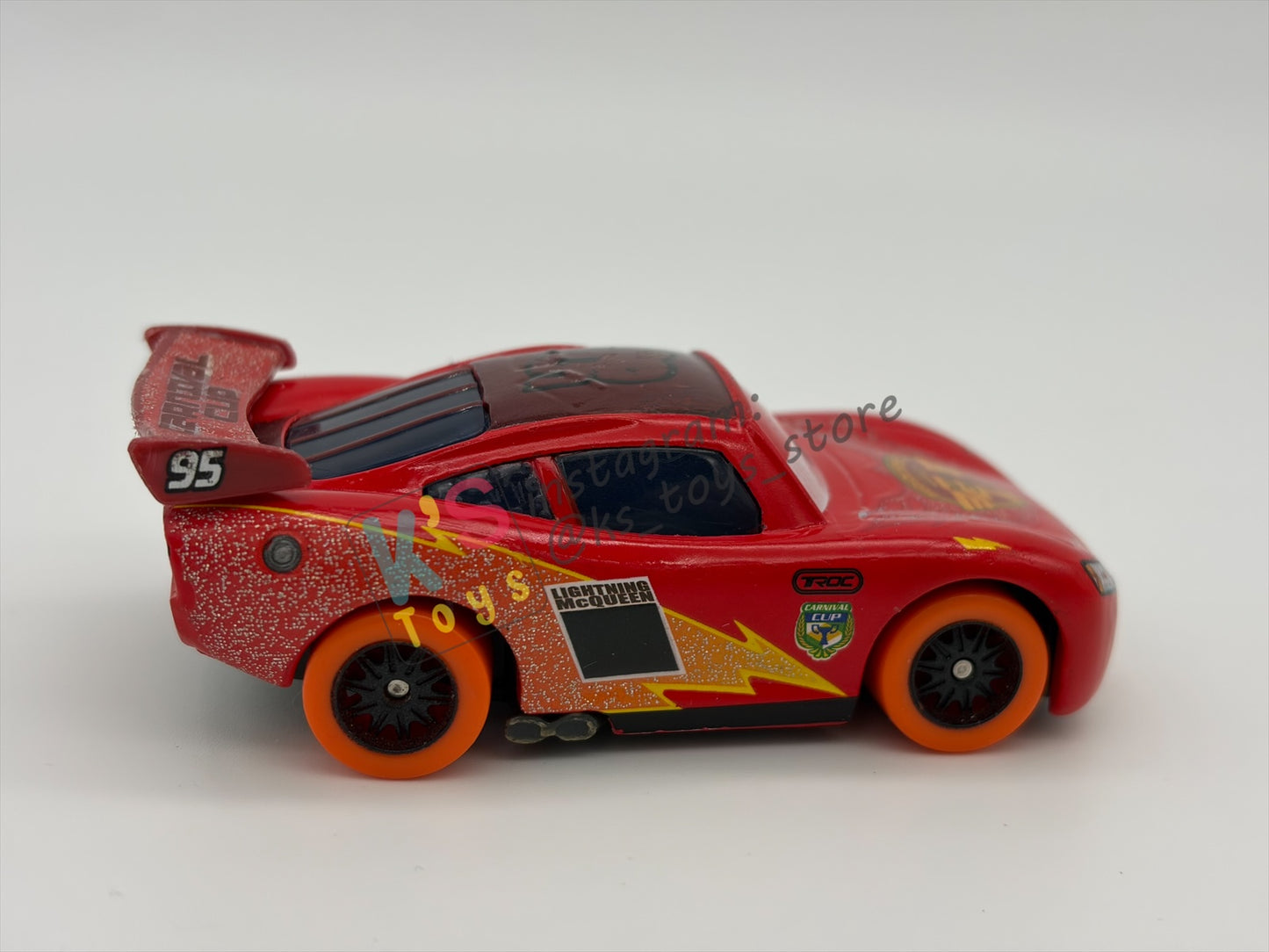 PRE-OWNED / LOOSE DISNEY PIXAR CARS 1:55 BY MATTEL - "CARNIVAL CUP LIGHTNING MCQUEEN ORANGE WHEELS" CARNIVAL CUP SERIES - GOOD CONDITION - READ DESCRIPTION!!!!!!!!!!