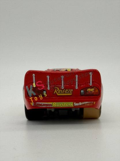 PRE-OWNED / LOOSE DISNEY PIXAR CARS 1:55 BY MATTEL - "PAINT MASK LIGHTNING MCQUEEN" LENTICULAR EYES SERIES - NEAR MINT CONDITION