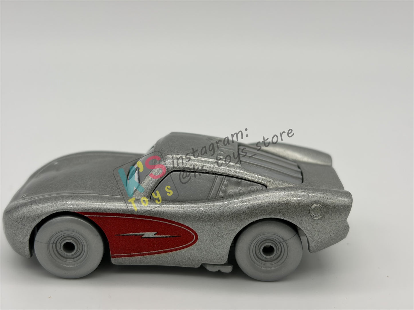 PRE-OWNED / LOOSE DISNEY PIXAR CARS 1:55 BY MATTEL - "DISNEY 100 YEAR  CRUISING LIGHTNING MQUEEN SILVER" DISNEY 100 YEAR ANNIVERSARY SERIES - NEAR MINT CONDITION