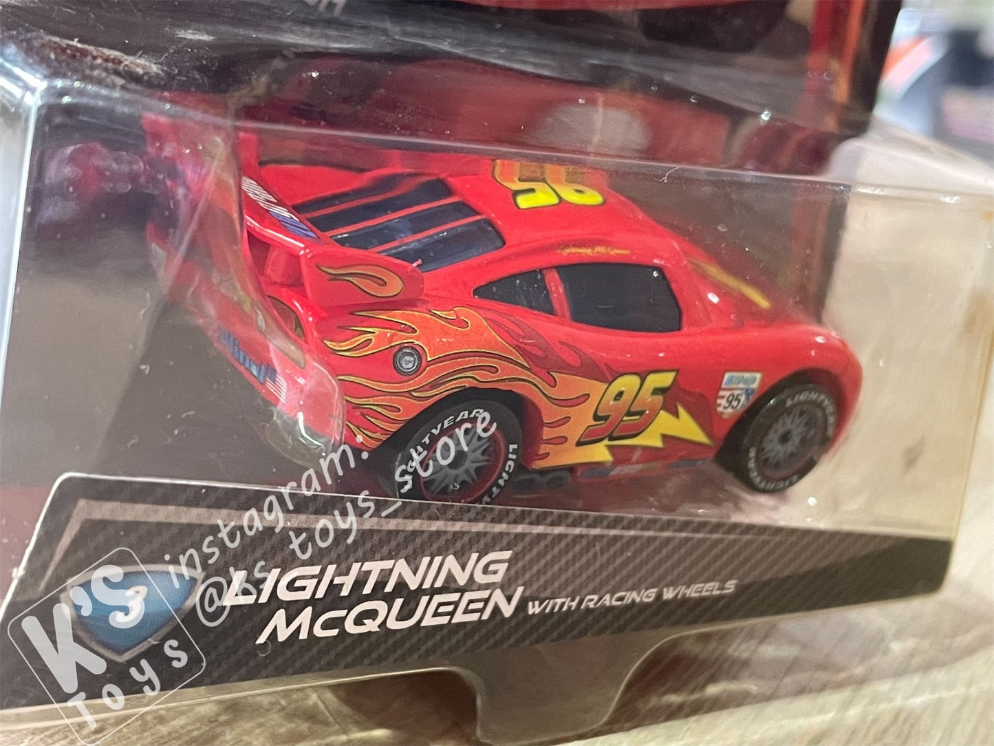 DISNEY PIXAR CARS "LIGHTNING MCQUEEN WITH RACING WHEELS" CARS 2 - BNIP