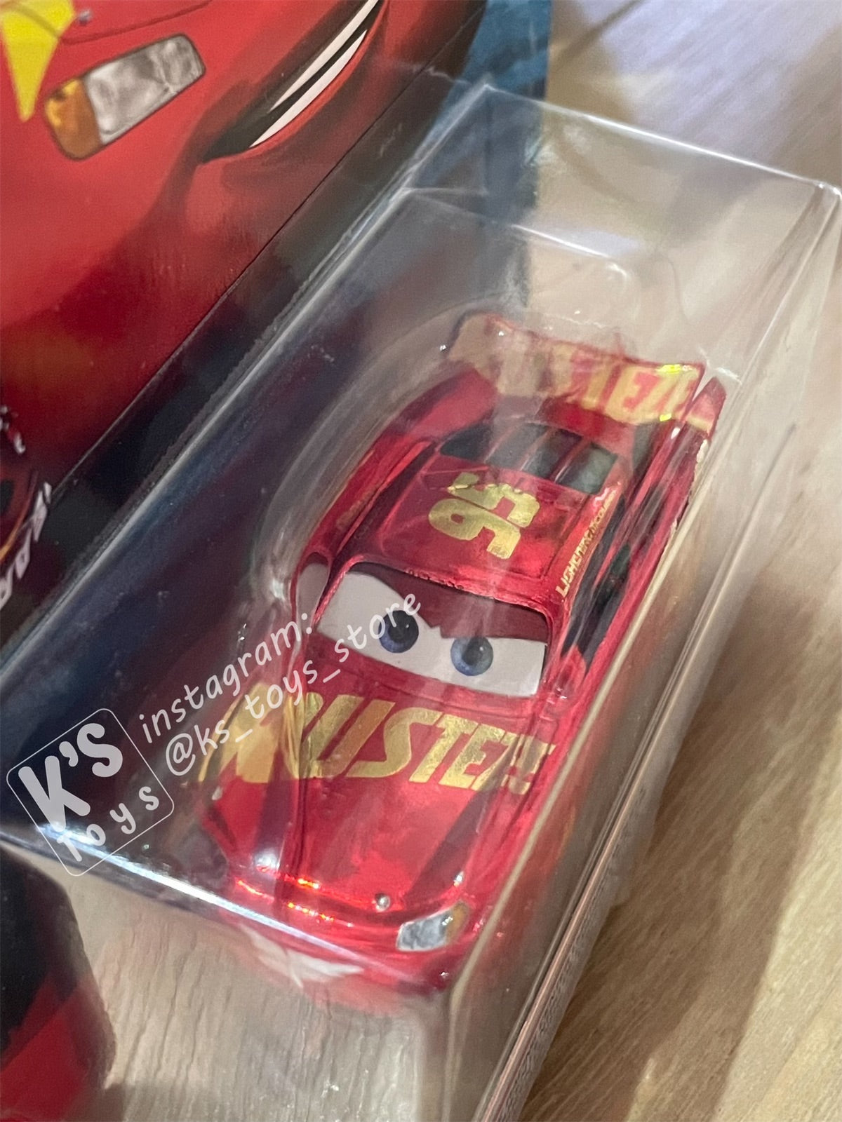 DISNEY PIXAR CARS "RUSTEZE RACING CENTER LIGHTNING MCQUEEN" - BNIP