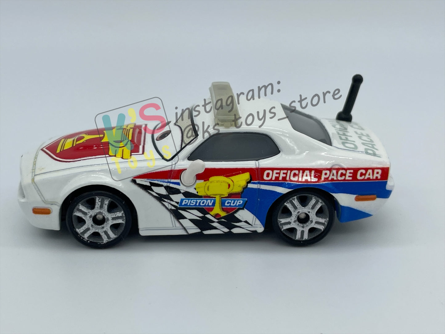 PRE-OWNED / LOOSE DISNEY PIXAR CARS BY MATTEL - "PAT TRAXSON" - CARS 3 SERIES - PLAYED WITH GOOD CONDITION - READ DESCRIPTION!!!!!!!!!!!