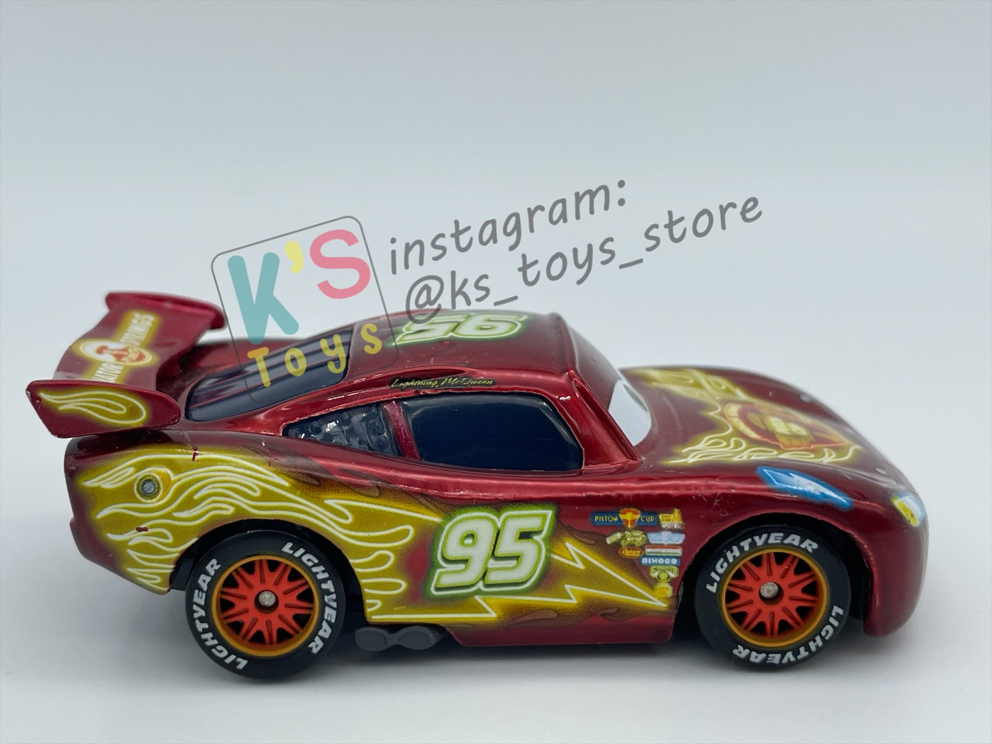 PRE-OWNED / LOOSE DISNEY PIXAR CARS BY MATTEL - "NEON METALLIC DECO LIGHNTING MCQUEEN" - NEON RACERS SERIES - PLAYED WITH GOOD CONDITION - READ DESCRIPTION!!!!!!!!!!!