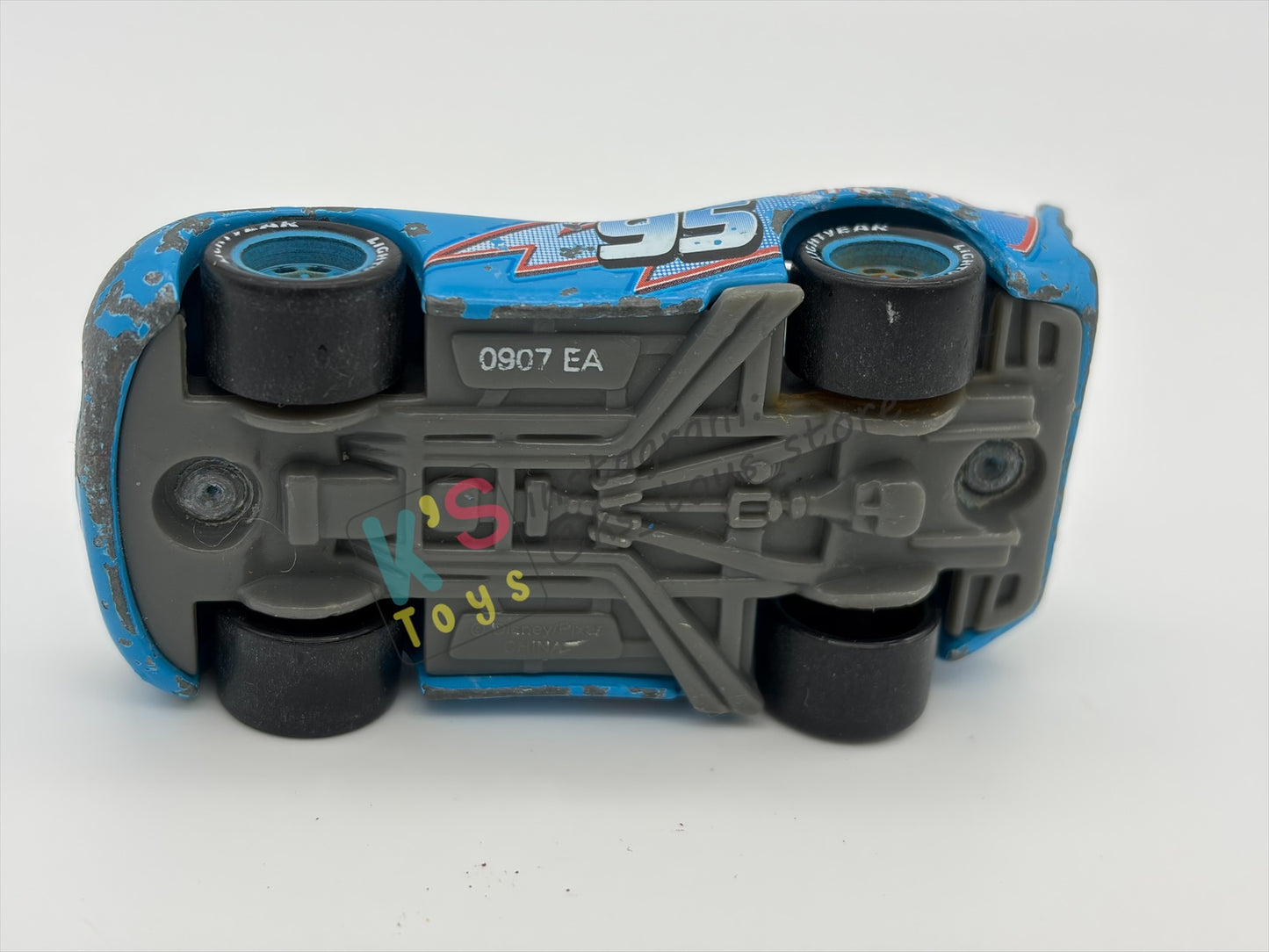 FREE ITEM!! PRE-OWNED / LOOSE DISNEY PIXAR CARS - "DINOCO LIGHTNING MCQUEEN" WELL-PLAYED CONDITION