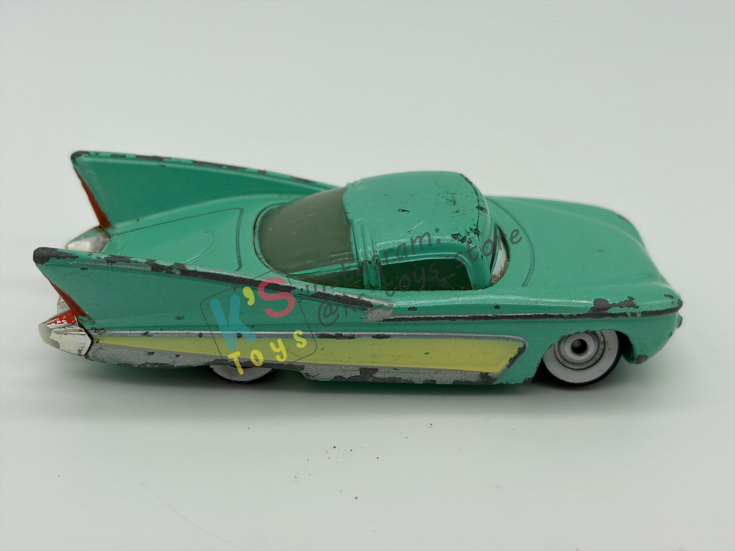 FREE ITEM!! PRE-OWNED / LOOSE DISNEY PIXAR CARS - "FLO" WELL-PLAYED CONDITION