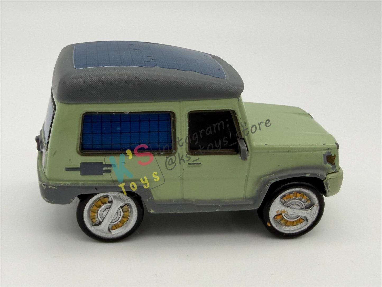 PRE-OWNED / LOOSE DISNEY PIXAR CARS BY MATTEL - "MILES AXLEROD” - CARS 2 SERIES - GOOD CONDITION - READ DESCRIPTION!!!!!!!!!!!