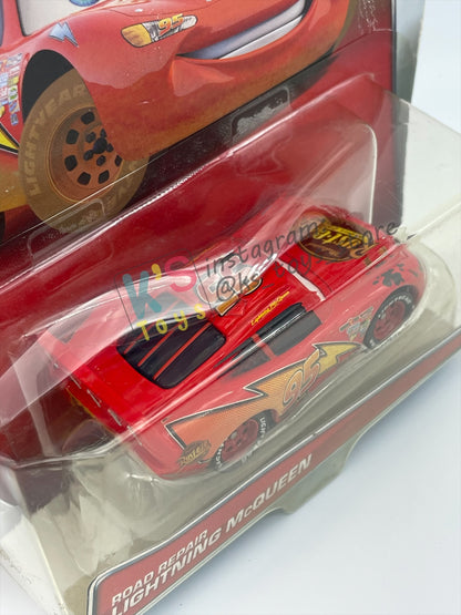 DISNEY PIXAR CARS 1:55 BY MATTEL, "ROAD REPAIR LIGHTNING MCQUEEN" - RADIATOR SPRINGS SERIES - BNIP