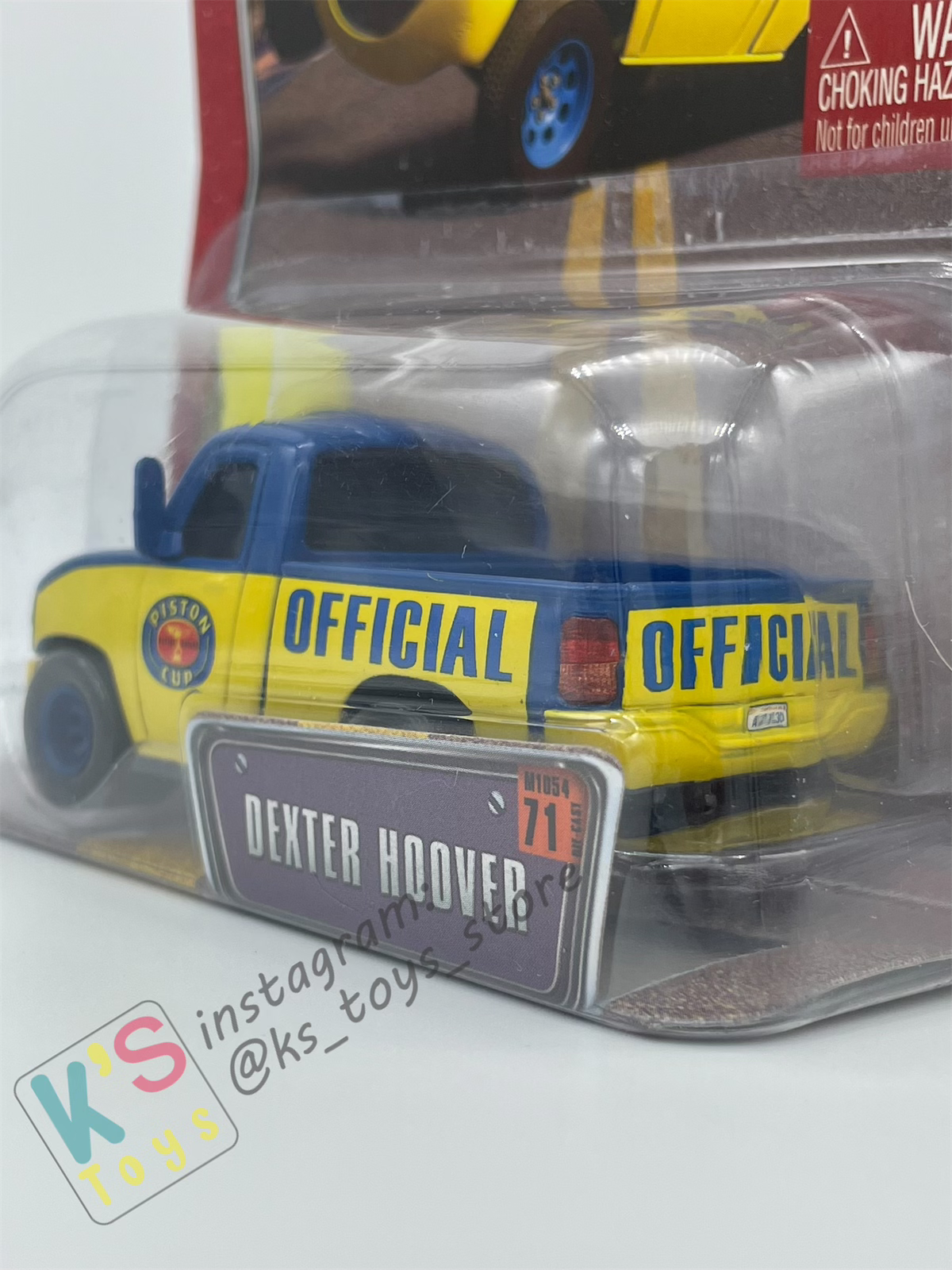 DISNEY PIXAR CARS BY MATTEL, DEXTER HOOVER WITH YELLOW FLAG - THE WORLD OF CARS SERIES  - BNIP