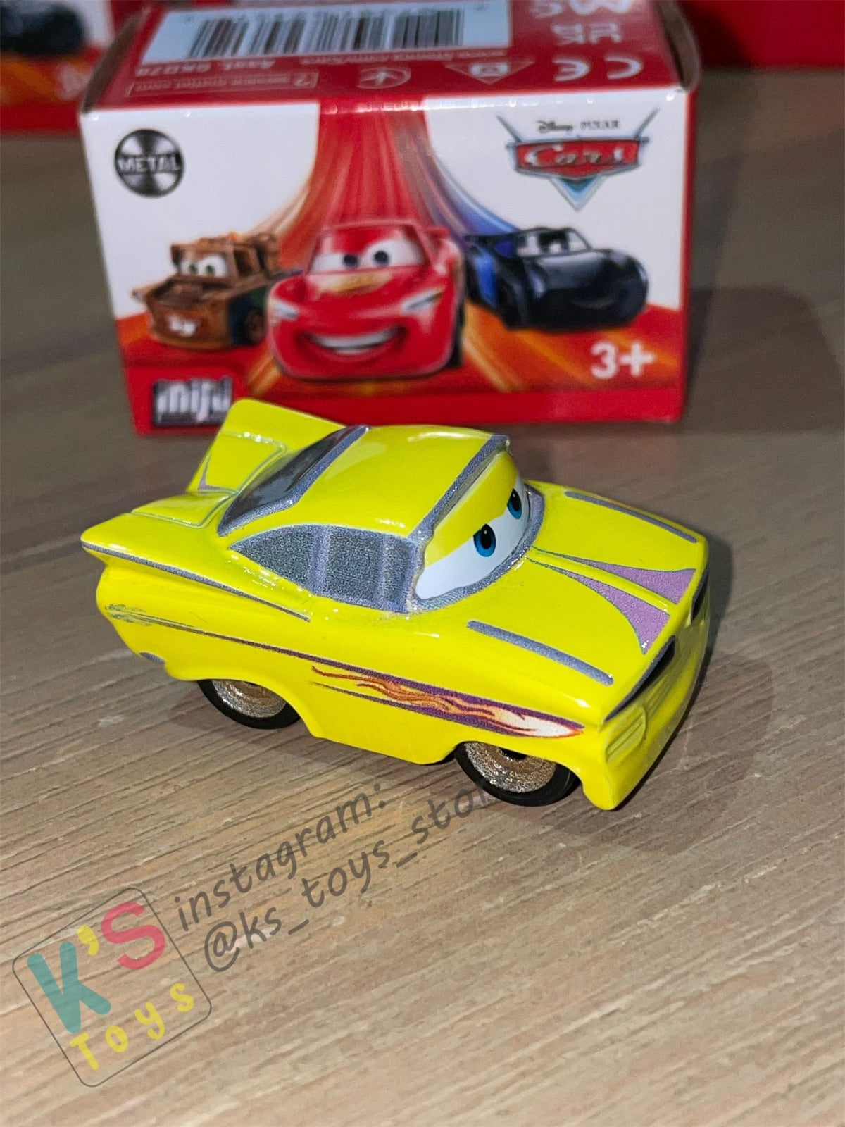 Mini Racers Pixar Disney Cars, 2022 Series 1 #05 YELLOW RAMONE