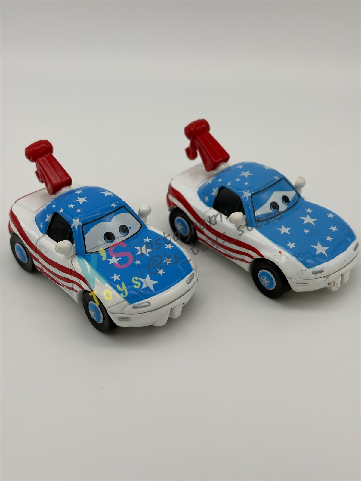 PRE-OWNED / LOOSE DISNEY PIXAR CARS - "MIA & TIA MATER FANS" - MATER THE GREATER SERIES - GOOD CONDITION