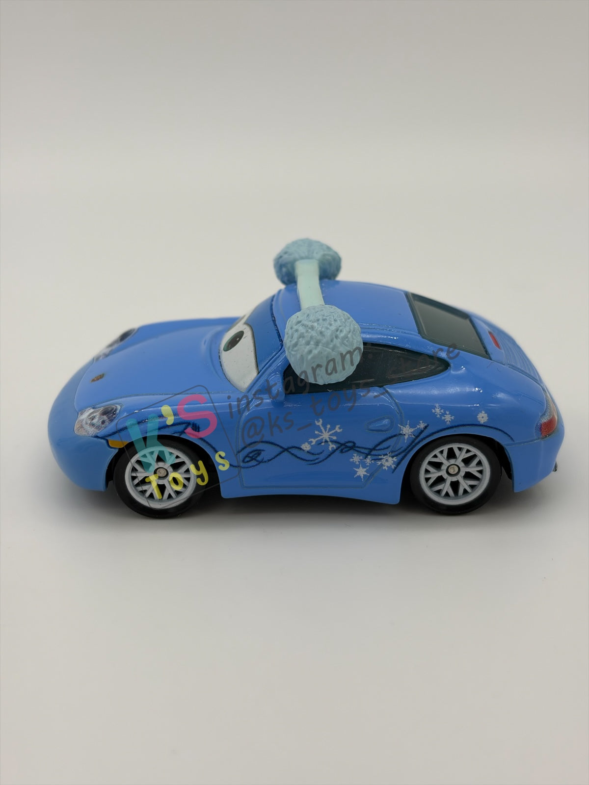 PRE-OWNED / LOOSE DISNEY PIXAR CARS - "SNOW DAY SALLY" - MATER SAVES CHRISTMAS - GOOD CONDITION
