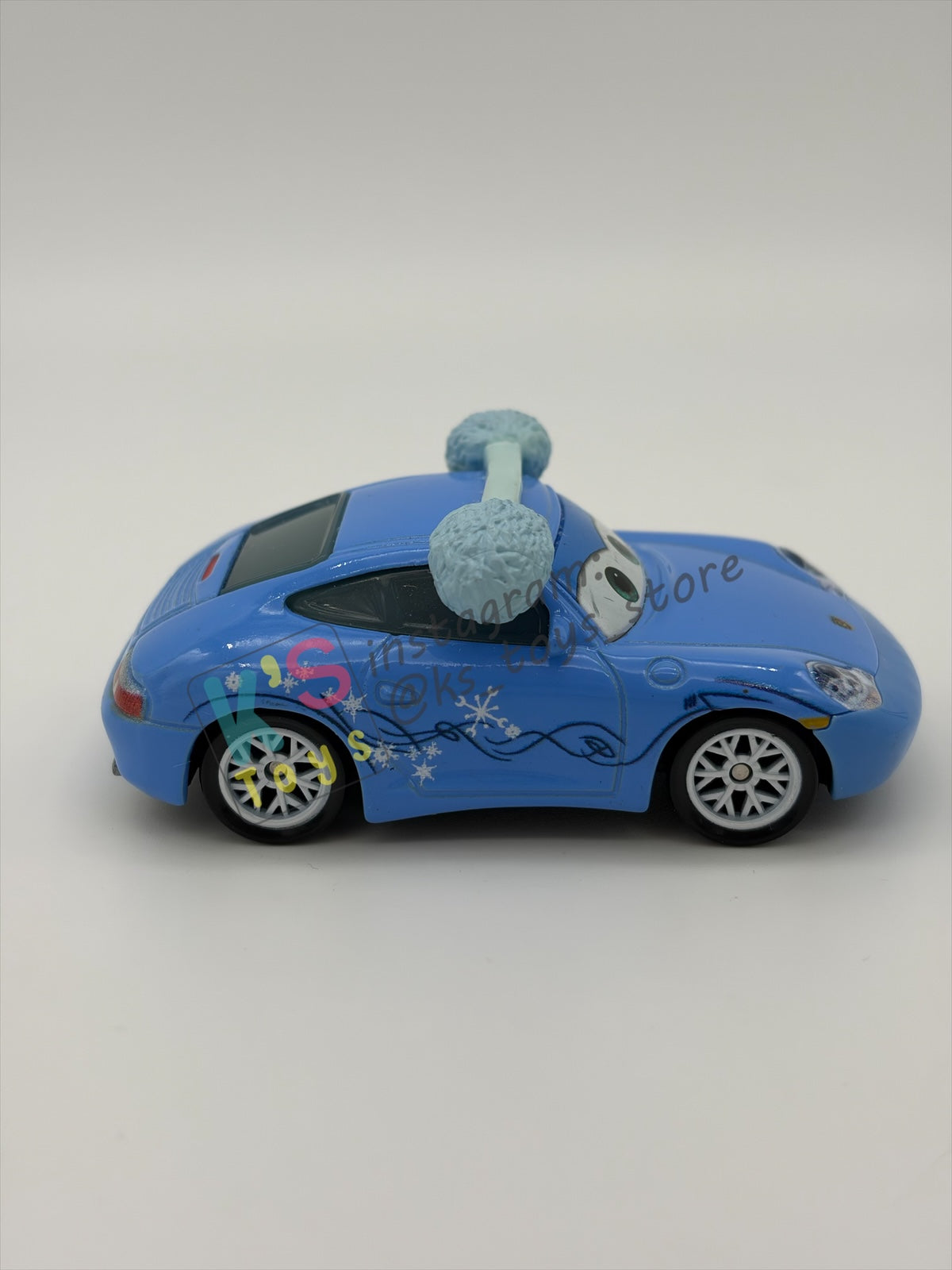 PRE-OWNED / LOOSE DISNEY PIXAR CARS - "SNOW DAY SALLY" - MATER SAVES CHRISTMAS - GOOD CONDITION
