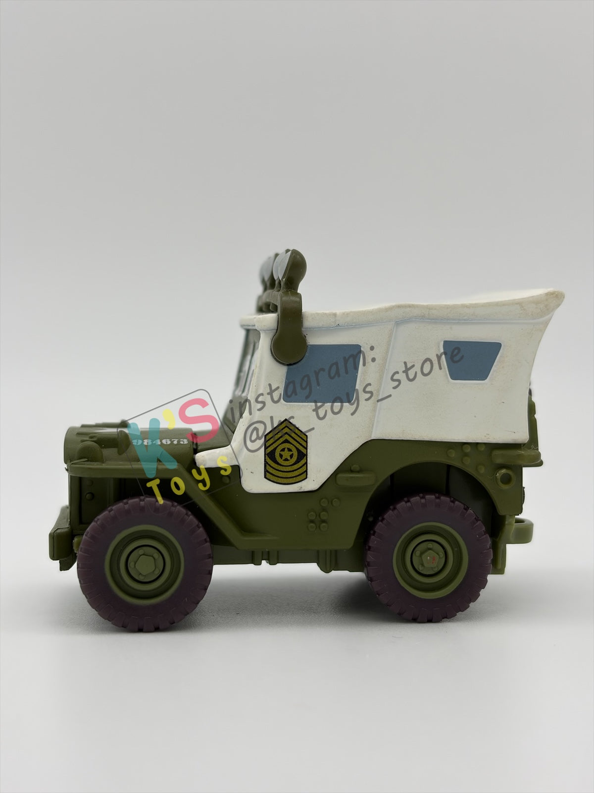 PRE-OWNED / LOOSE DISNEY PIXAR CARS - "SARGE WITH ROOF LIGHTS" - MATER SAVES CHRISTMAS - GOOD CONDITION