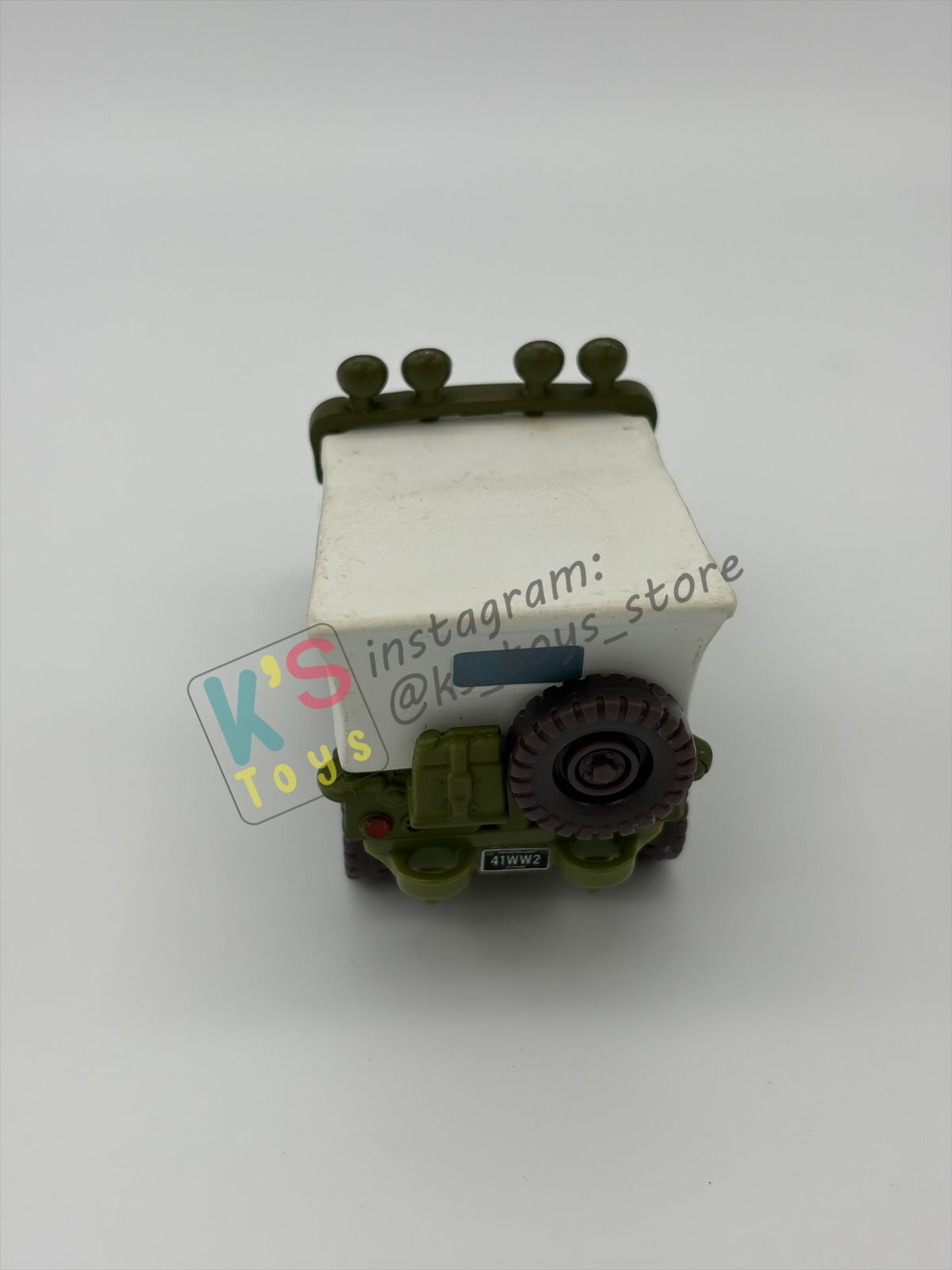 PRE-OWNED / LOOSE DISNEY PIXAR CARS - "SARGE WITH ROOF LIGHTS" - MATER SAVES CHRISTMAS - GOOD CONDITION