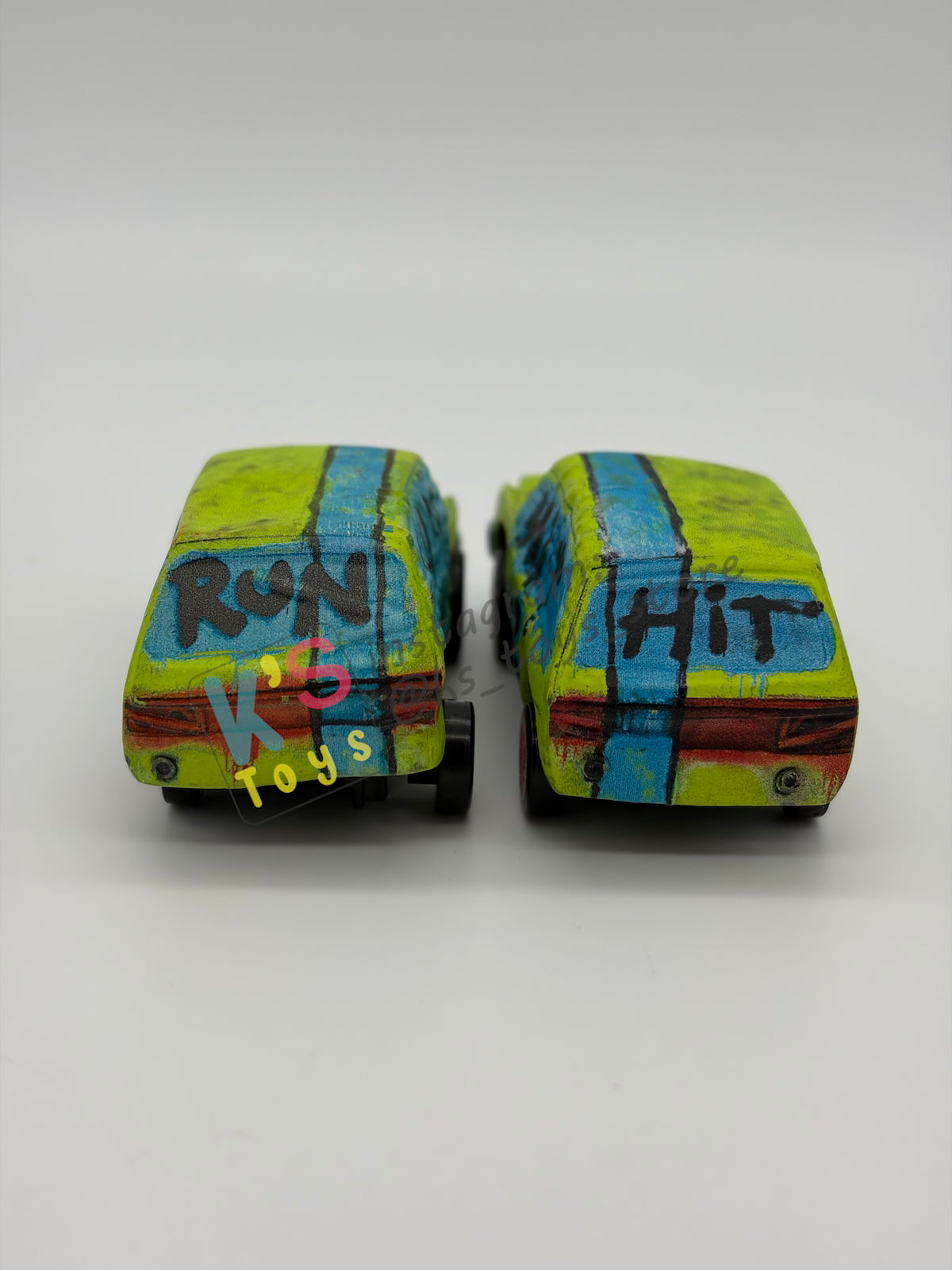 PRE-OWNED / LOOSE DISNEY PIXAR CARS BY MATTEL - "HIT AND RUN" THUNDER HOLLOWS SERIES - IN GOOD CONDITION