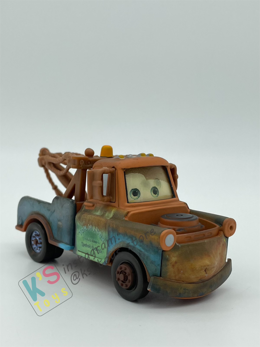 PRE-OWNED / LOOSE DISNEY PIXAR CARS - "MATER WITH OIL CAN" CHASE LENTICULAR EYES SERIES - MISSING OIL CAN - DISPLAYED CONDITION
