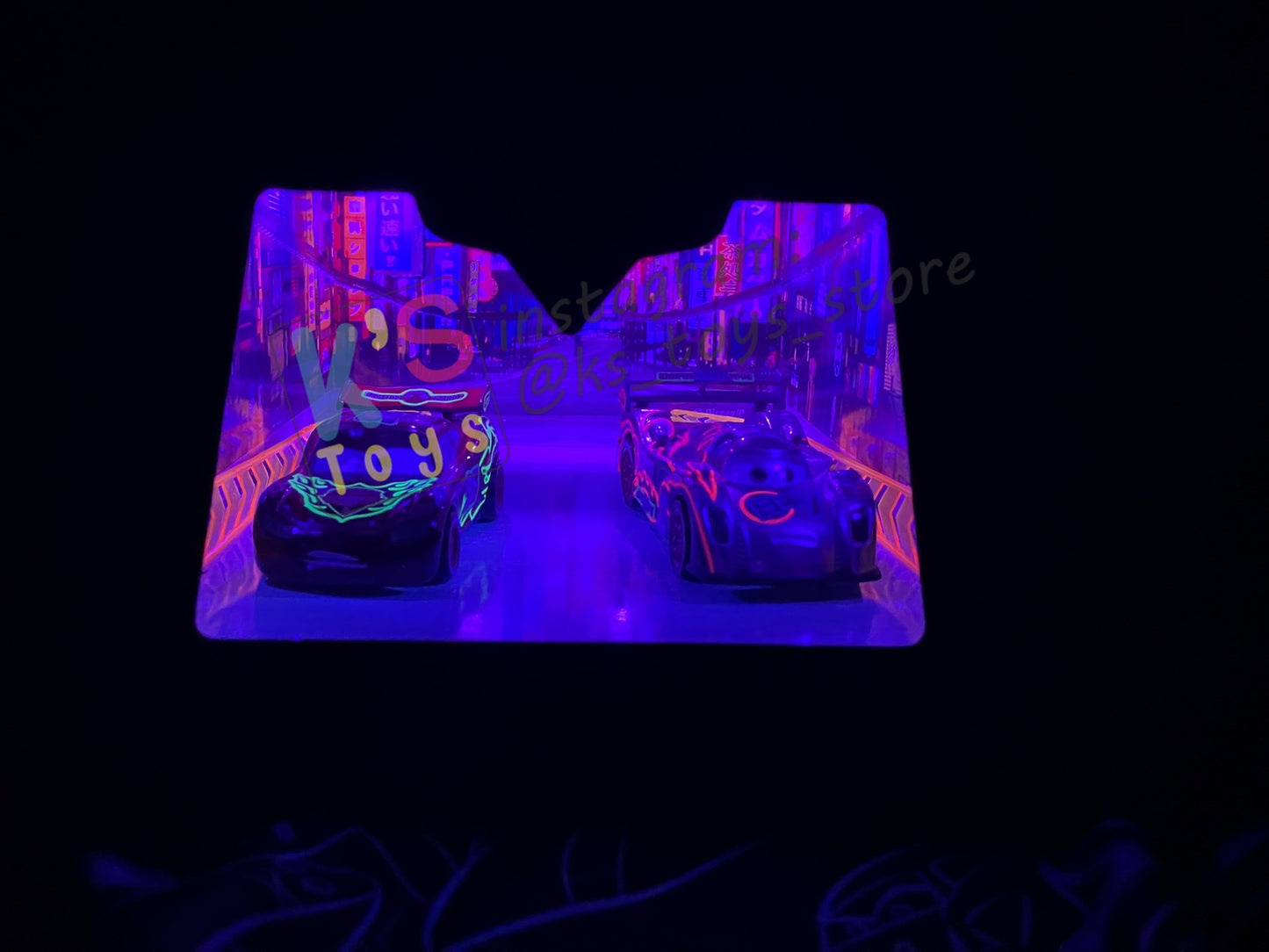 DISNEY PIXAR CARS BY MATTEL - EXCLUSIVE SDCC 2014 NEON RACER 2 PACK "NEON LIGHTNING MCQUEEN AND SHU TODOROKI" - BNIB
