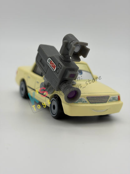 PRE-OWNED / LOOSE DISNEY PIXAR CARS - "SARA WHEELSON" - NEAR MINT CONDITION