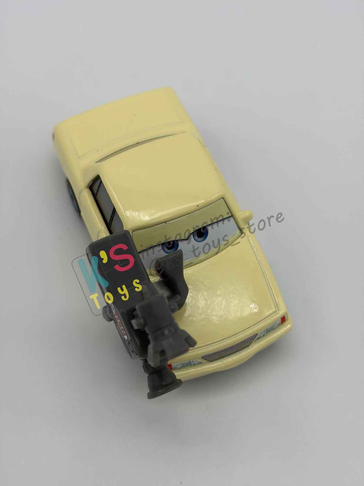 PRE-OWNED / LOOSE DISNEY PIXAR CARS - "SARA WHEELSON" - NEAR MINT CONDITION