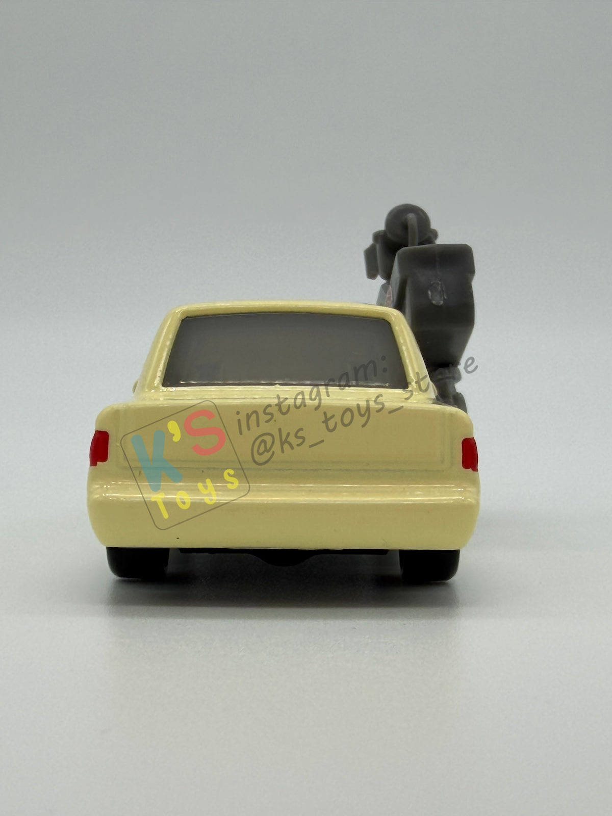 PRE-OWNED / LOOSE DISNEY PIXAR CARS - "SARA WHEELSON" - NEAR MINT CONDITION