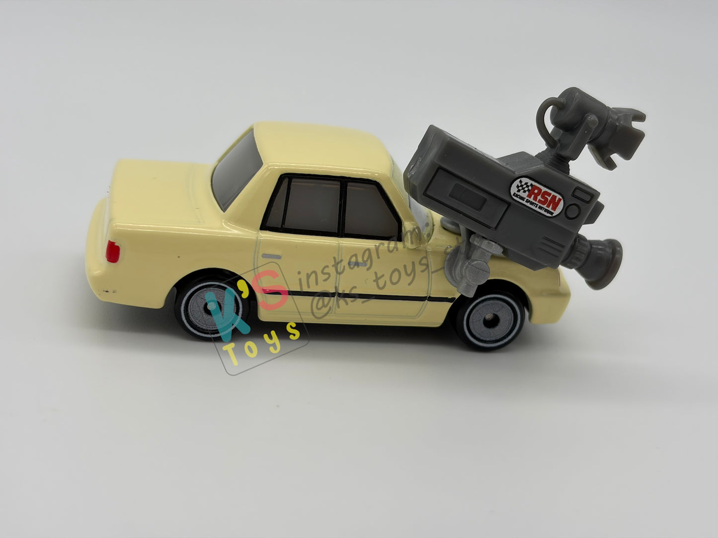 PRE-OWNED / LOOSE DISNEY PIXAR CARS - "SARA WHEELSON" - NEAR MINT CONDITION