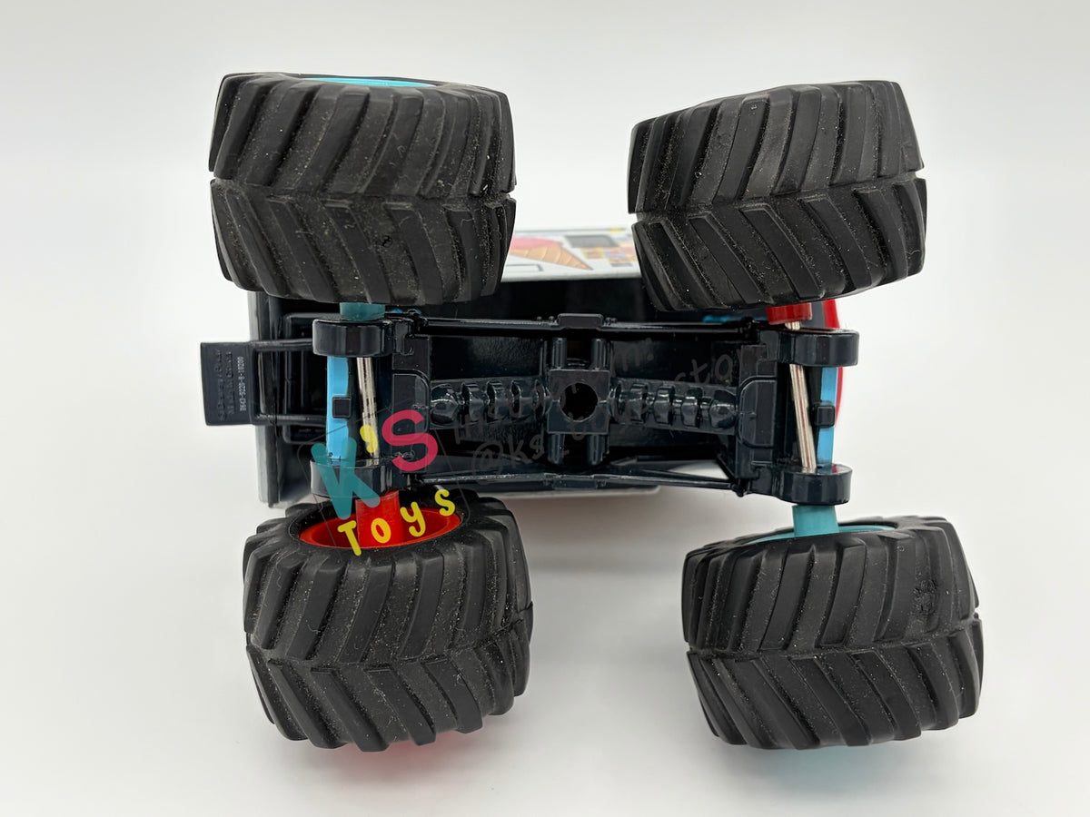 DISNEY STORE OF DISNEY PIXAR CARS 1:24 - I-SCREAMER - CARS 2 SERIES - PRE-OWNED IN GOOD CONDITION