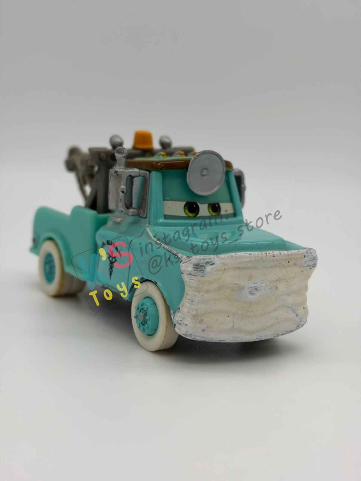 PRE-OWNED / LOOSE DISNEY PIXAR CARS - "DR MATER WITH MASK UP" RESCUE SQUAD MATER - GOOD CONDITION