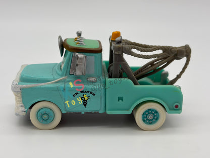 PRE-OWNED / LOOSE DISNEY PIXAR CARS - "DR MATER WITH MASK UP" RESCUE SQUAD MATER - GOOD CONDITION