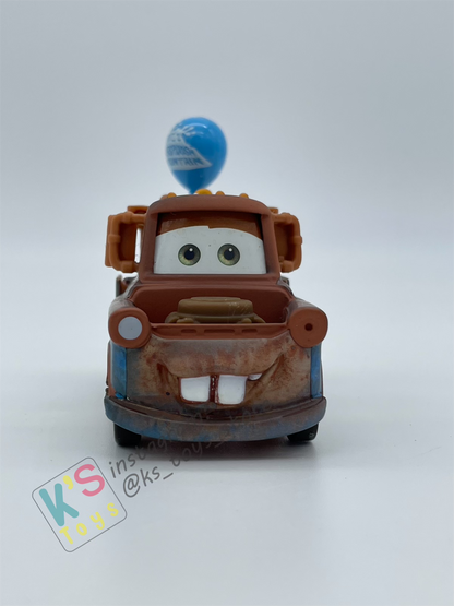 PRE-OWNED / LOOSE DISNEY PIXAR CARS - "MATER WITH BALLOON" - CARS 2 95 RETURNS SERIES - DISPLAYED CONDITION