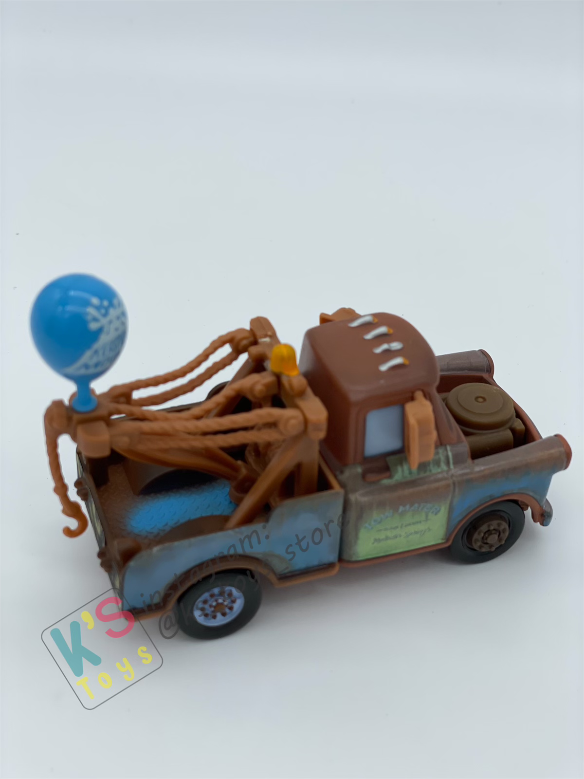 PRE-OWNED / LOOSE DISNEY PIXAR CARS - "MATER WITH BALLOON" - CARS 2 95 RETURNS SERIES - DISPLAYED CONDITION