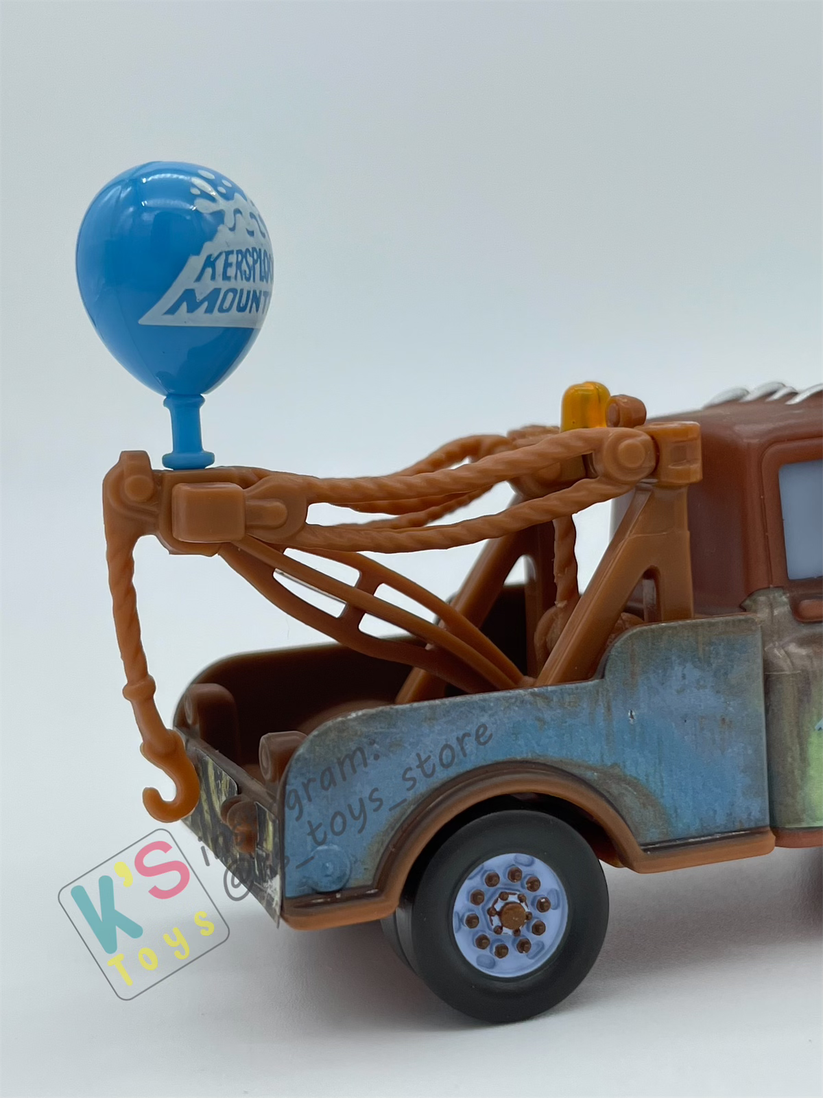 PRE-OWNED / LOOSE DISNEY PIXAR CARS - "MATER WITH BALLOON" - CARS 2 95 RETURNS SERIES - DISPLAYED CONDITION