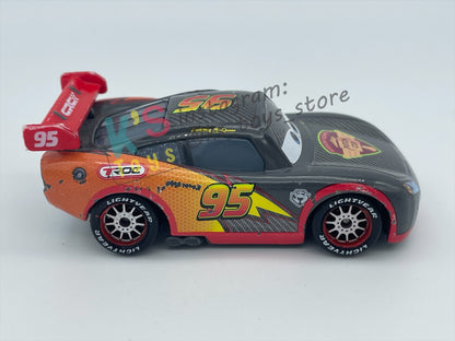 PRE-OWNED / LOOSE DISNEY PIXAR CARS BY MATTEL - "CARBON RACERS LIGHTNING MCQUEEN" - CARBON RACERS SERIES - PLAYED WITH GOOD CONDITION - READ DESCRIPTION!!!!!!!!!!!