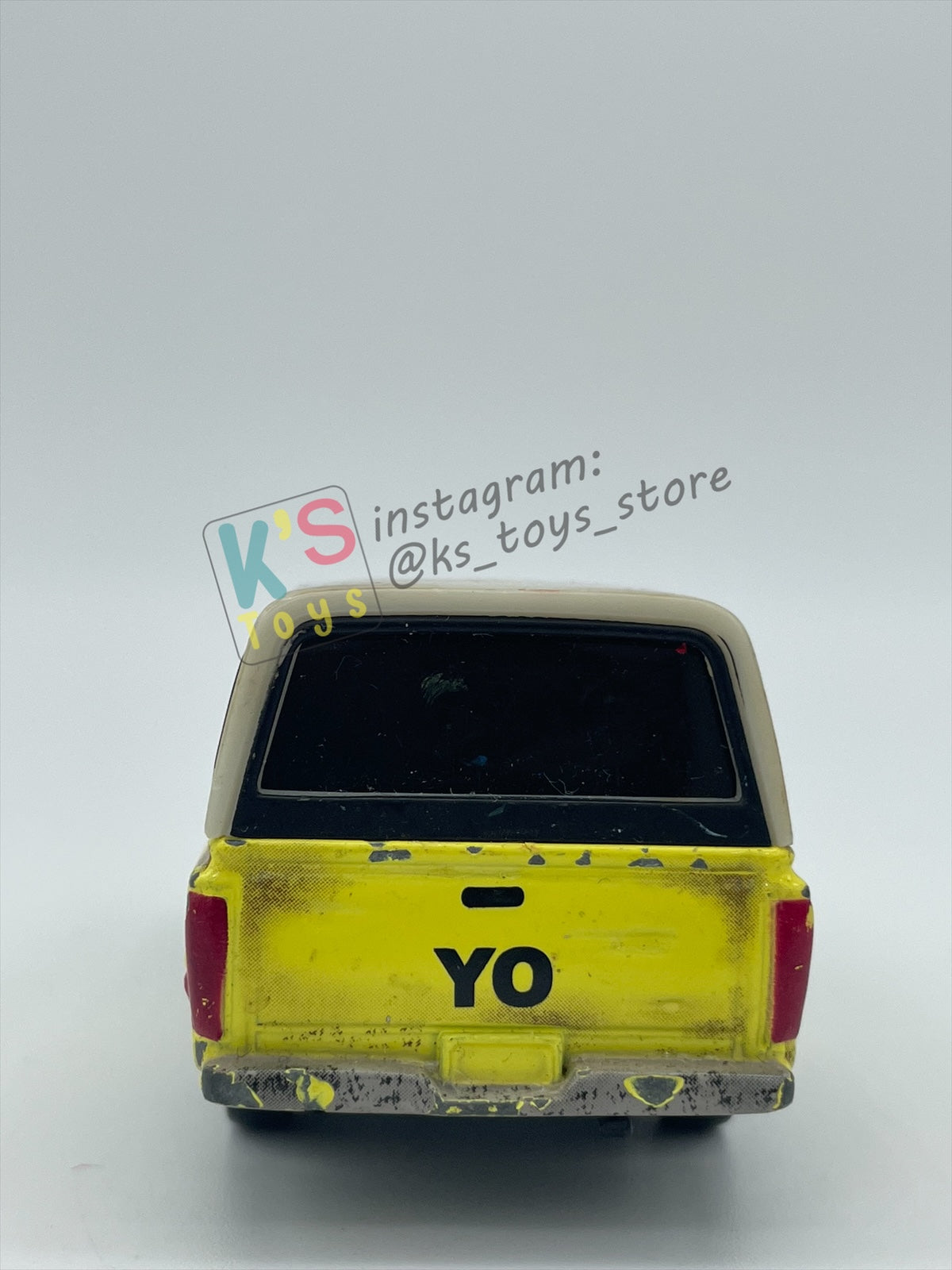 PRE-OWNED / LOOSE DISNEY PIXAR CARS BY MATTEL - "TODD PIZZA" MISSING A TOP PART - CARS SERIES - PLAYED WITH CONDITION - READ DESCRIPTION!!!!!!!!!!!