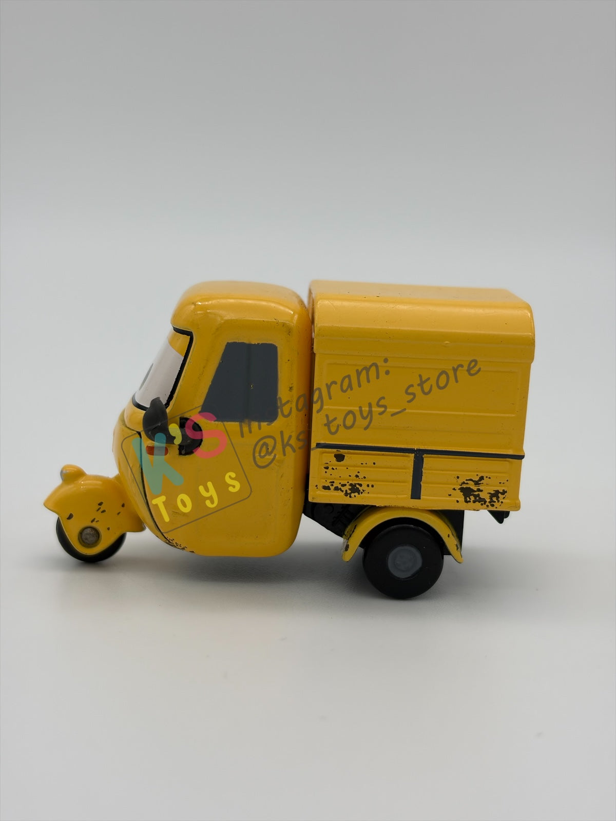 PRE-OWNED / LOOSE DISNEY PIXAR CARS BY MATTEL - "SAL MACHIANI" - CARS 2 SERIES - NEAR MINT CONDITION - READ DESCRIPTION!!!!!!!!!!!