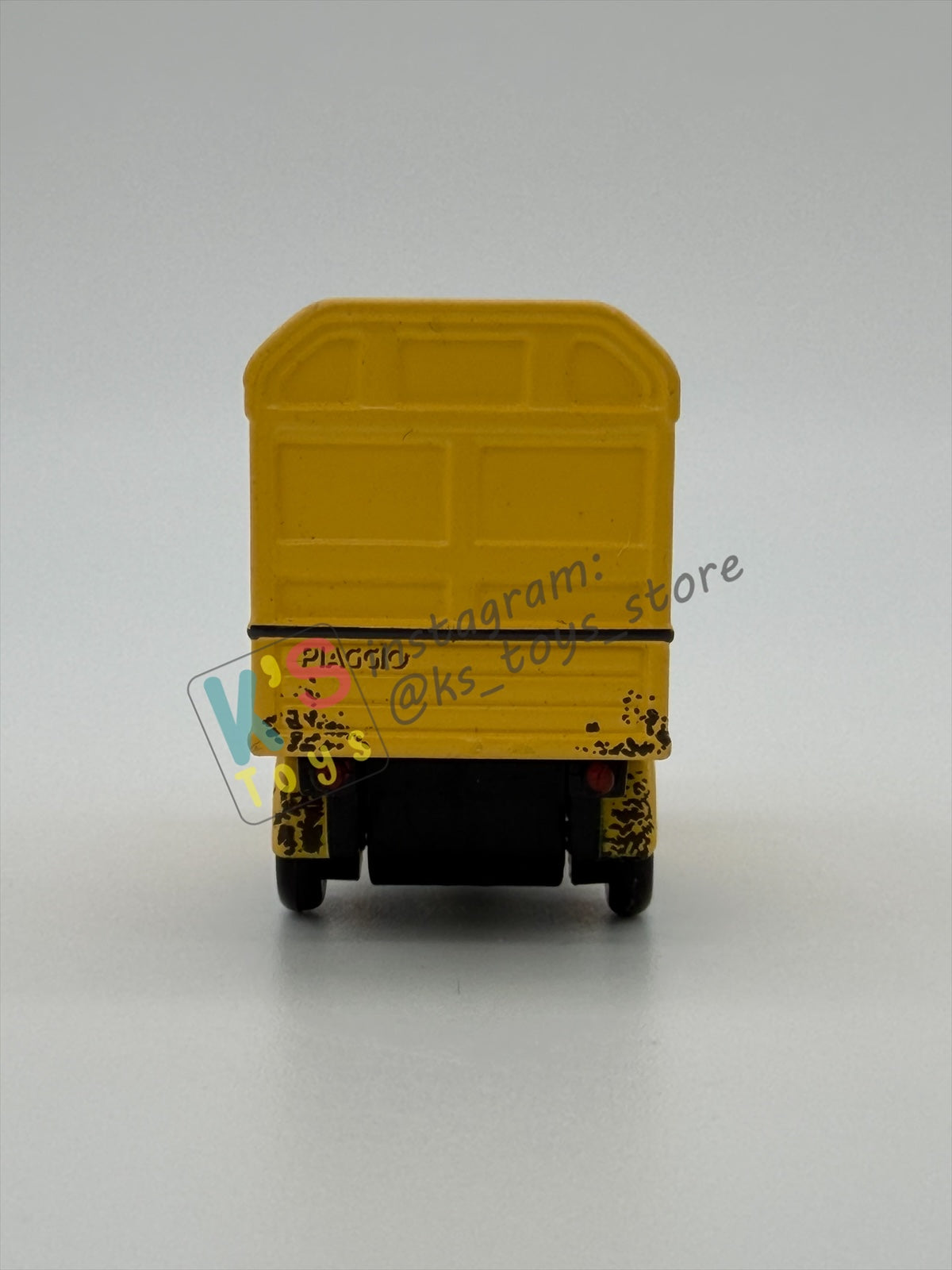 PRE-OWNED / LOOSE DISNEY PIXAR CARS BY MATTEL - "SAL MACHIANI" - CARS 2 SERIES - NEAR MINT CONDITION - READ DESCRIPTION!!!!!!!!!!!