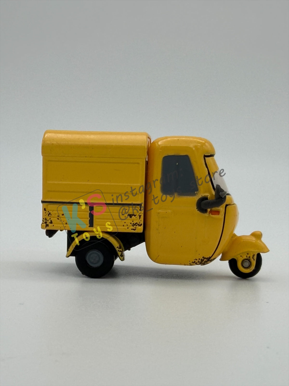 PRE-OWNED / LOOSE DISNEY PIXAR CARS BY MATTEL - "SAL MACHIANI" - CARS 2 SERIES - NEAR MINT CONDITION - READ DESCRIPTION!!!!!!!!!!!