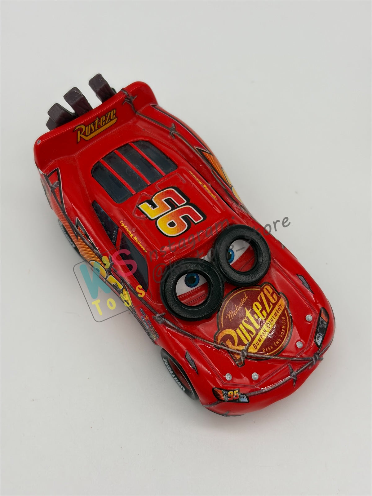 PRE-OWNED / LOOSE DISNEY PIXAR CARS - "SPINOUT LIGHTNING MCQUEEN" THE WORLD OF CARS SERIES - NEAR MINT CONDITION - READ DESCRIPTION!!!!!!