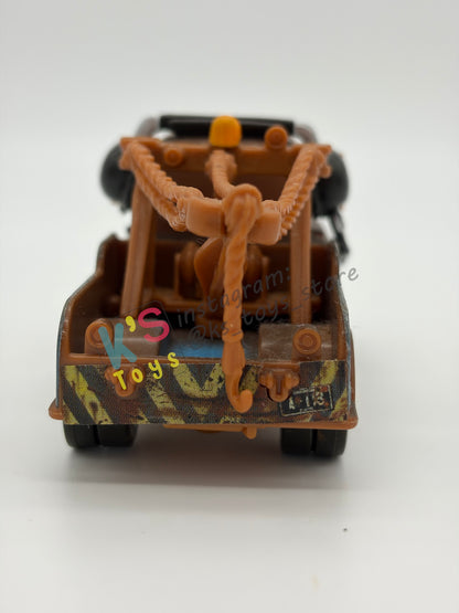 PRE-OWNED / LOOSE DISNEY PIXAR CARS BY MATTEL - "PIT CREW MATER / RACE TEAM MATER WITH HEADSET" - 95 PIT CREW SERIES - GOOD CONDITION - READ DESCRIPTION!!!!!!!!!!