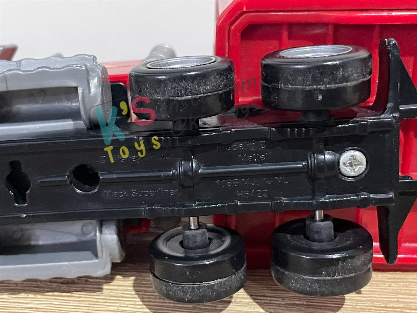 PRE-OWNED / LOOSE DISNEY PIXAR CARS BY MATTEL - "DISNEY PIXAR CARS 2 MACK HAULER SUPER LINER TRUCK PLAYSET" CARS 2 - PLAYED IN GOOD CONDITION - READ DESCRIPTION!!!!!!!!!!