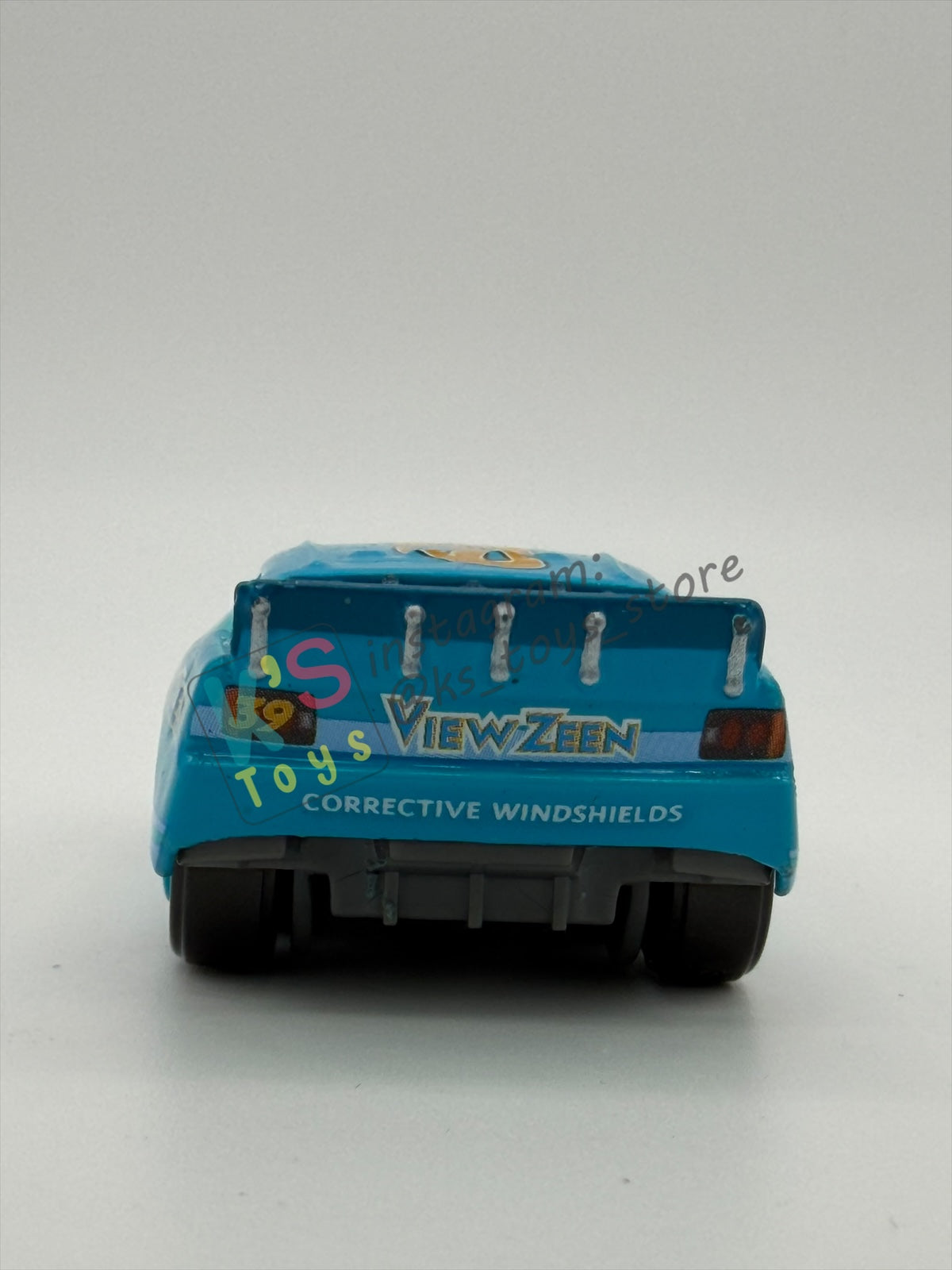 PRE-OWNED / LOOSE DISNEY PIXAR CARS - RYAN SHIELDS / VIEW ZEEN - CARS 1 - GOOD CONDITION - RED DESCRIPTION!!!