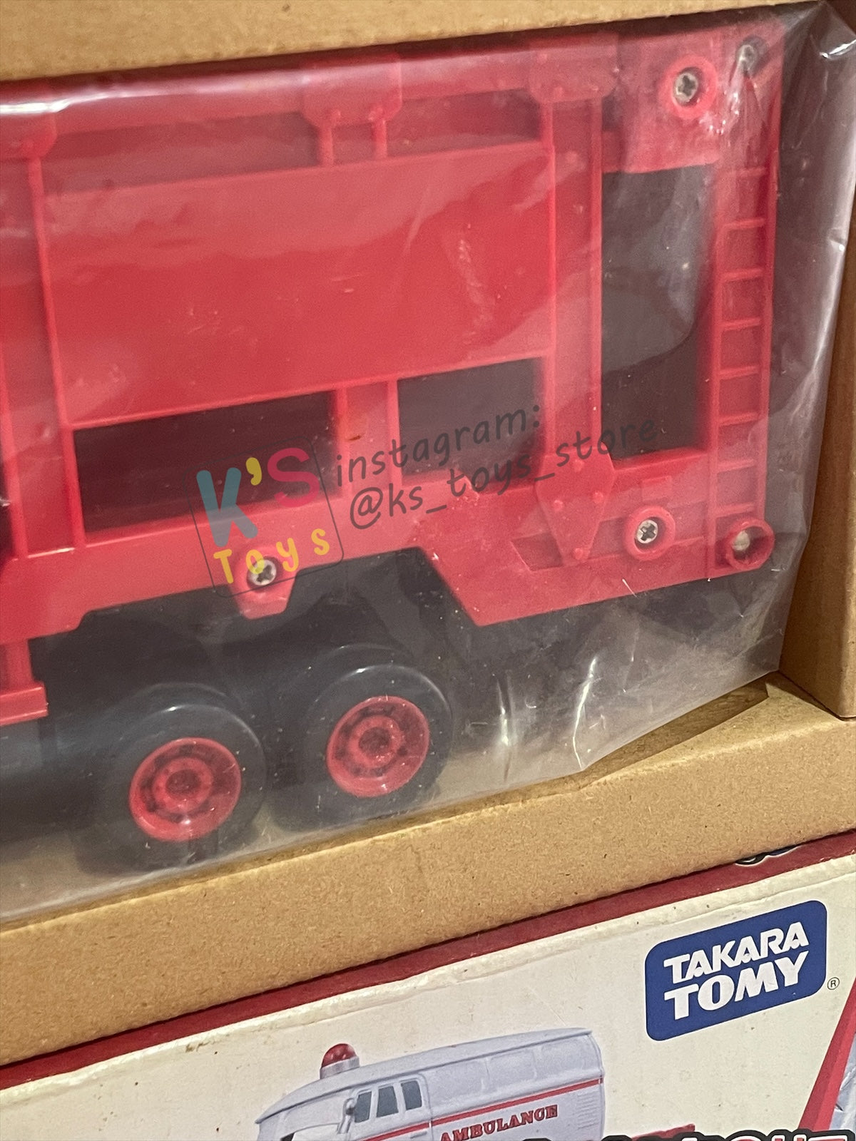 TAKARA TOMY - DISNEY PIXAR CARS, "GO GO RESCUE TRANSPORTER" - BNIP