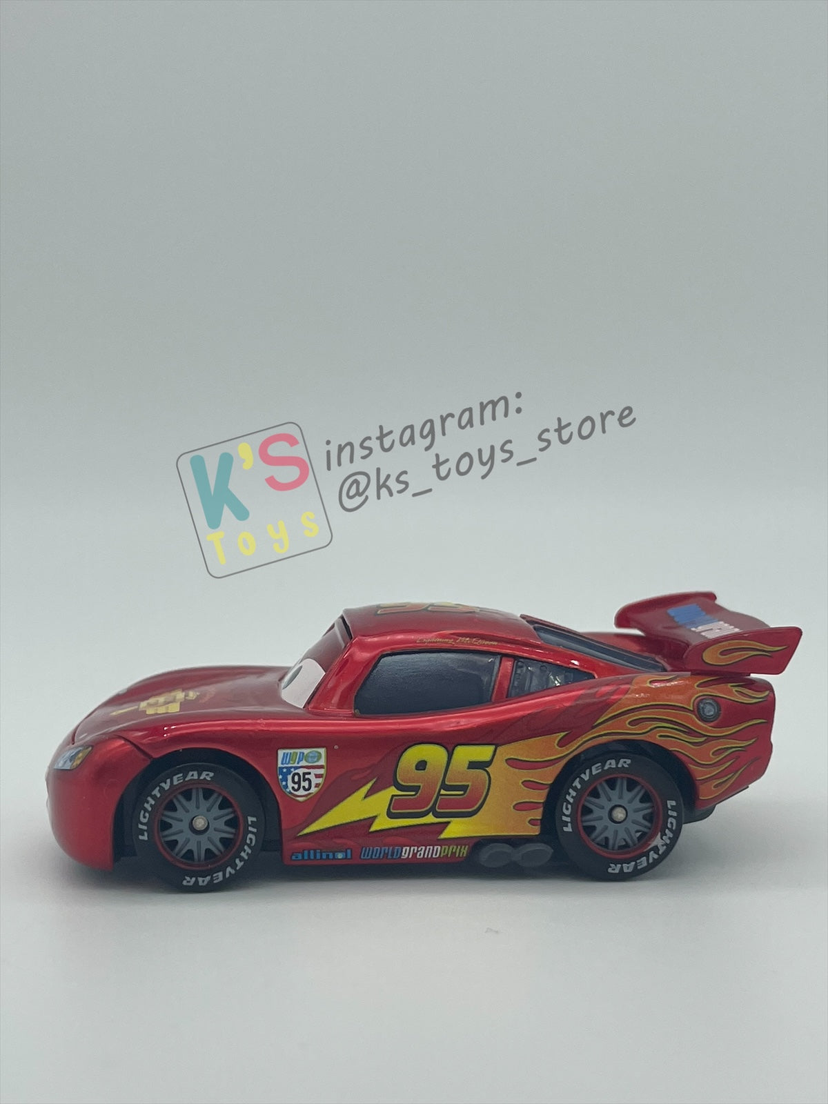 PRE-OWNED / LOOSE DISNEY PIXAR CARS - "LIGHTNING MCQUEEN WITH METALLIC FINISH" EXCLUSIVE VEHICLE ONLY AT TOYRUS - READ DESCRIPTION!!!