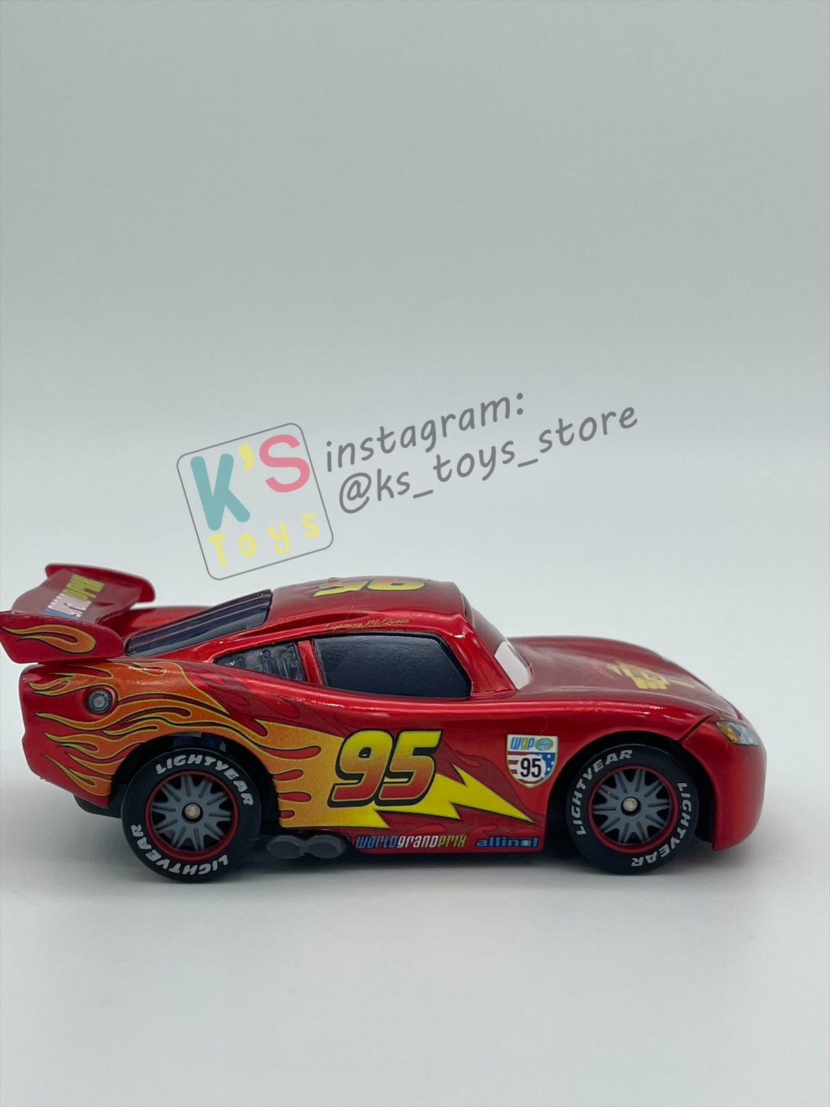 PRE-OWNED / LOOSE DISNEY PIXAR CARS - "LIGHTNING MCQUEEN WITH METALLIC FINISH" EXCLUSIVE VEHICLE ONLY AT TOYRUS - READ DESCRIPTION!!!