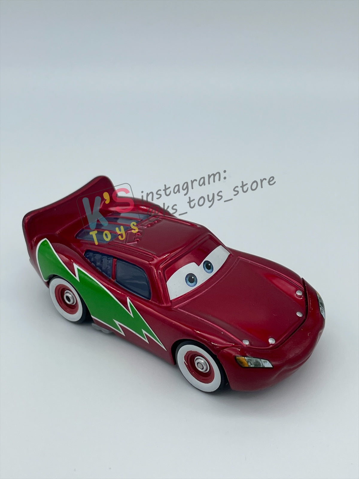 PRE-OWNED / LOOSE DISNEY PIXAR CARS - "HOLIDAY HOTSHOT LIGHTNING MCQUEEN" MATER SAVES CHRISTMAS - EXCELLENT CONDITION.
