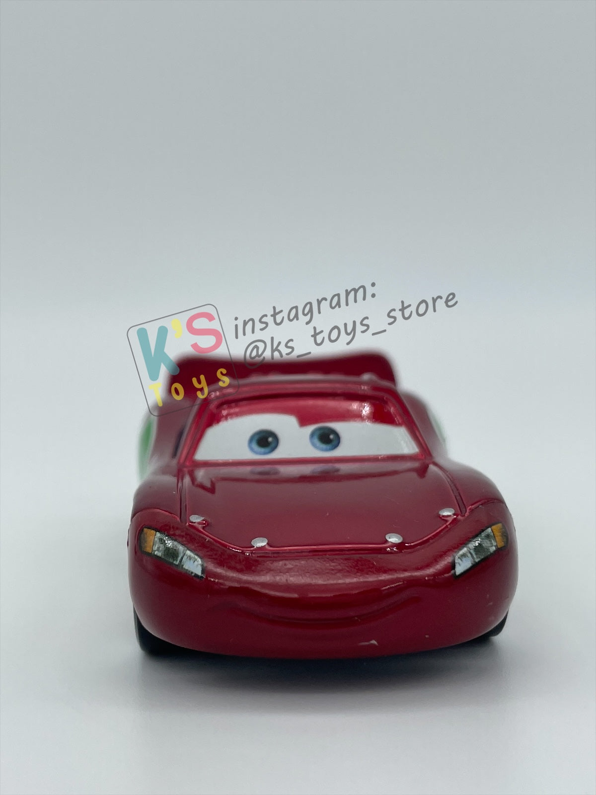 PRE-OWNED / LOOSE DISNEY PIXAR CARS - "HOLIDAY HOTSHOT LIGHTNING MCQUEEN" MATER SAVES CHRISTMAS - EXCELLENT CONDITION.