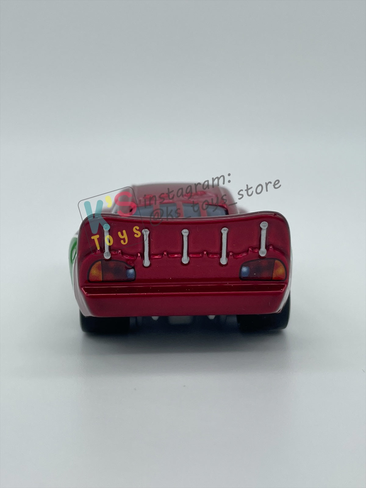 PRE-OWNED / LOOSE DISNEY PIXAR CARS - "HOLIDAY HOTSHOT LIGHTNING MCQUEEN" MATER SAVES CHRISTMAS - EXCELLENT CONDITION.