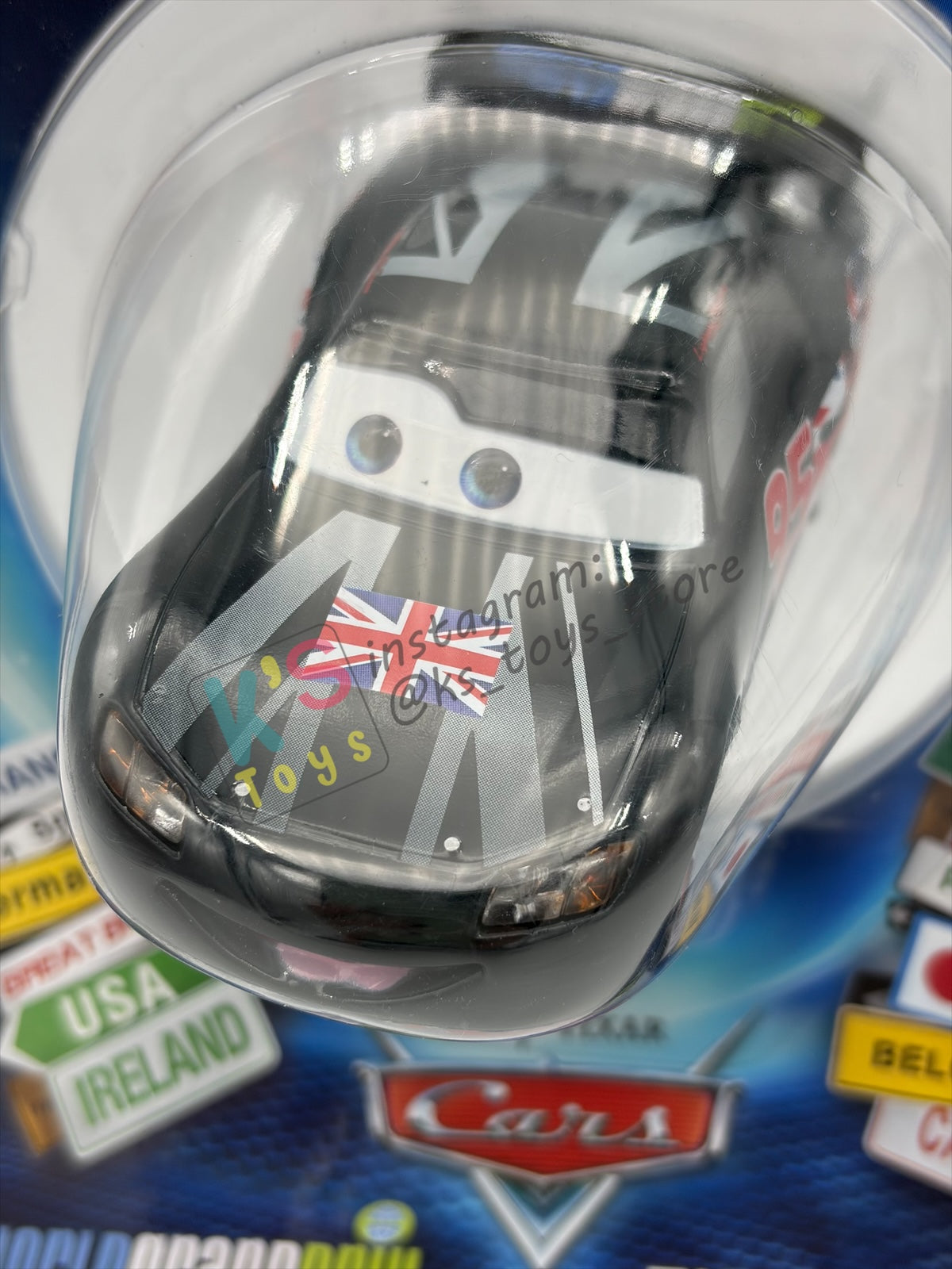 Disney Store Version of Disney Pixar Cars 1:43 - UNITED KINGDOM LIGHTNING MCQUEEN - COUNTRY WGP EXCLUSIVE INTERNATIONAL SERIES - BNIP