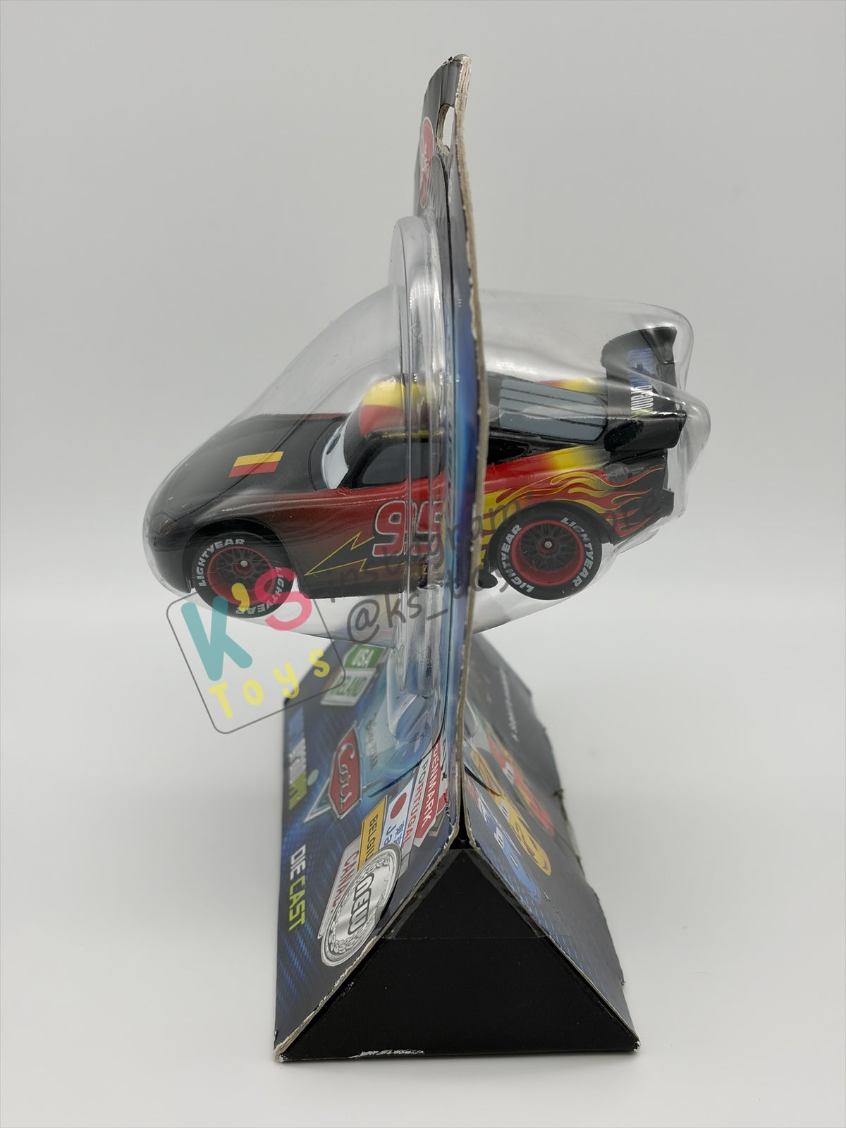 Disney Store Version of Disney Pixar Cars 1:43 - BELGIUM LIGHTNING MCQUEEN - COUNTRY WGP EXCLUSIVE INTERNATIONAL SERIES - BNIP