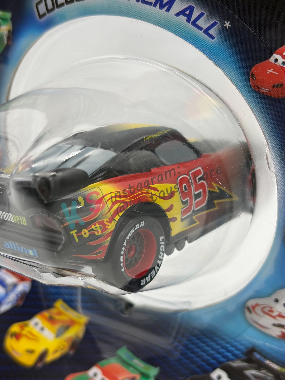 Disney Store Version of Disney Pixar Cars 1:43 - BELGIUM LIGHTNING MCQUEEN - COUNTRY WGP EXCLUSIVE INTERNATIONAL SERIES - BNIP