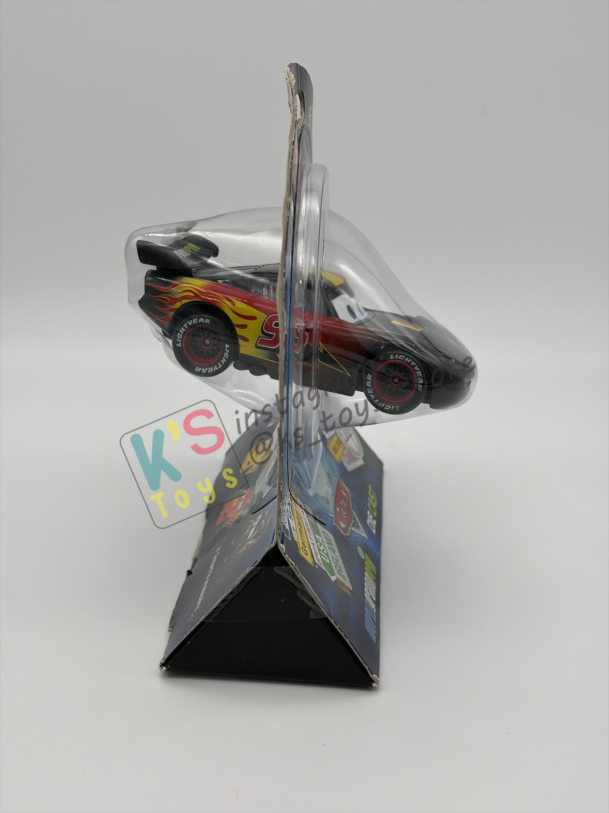 Disney Store Version of Disney Pixar Cars 1:43 - BELGIUM LIGHTNING MCQUEEN - COUNTRY WGP EXCLUSIVE INTERNATIONAL SERIES - BNIP